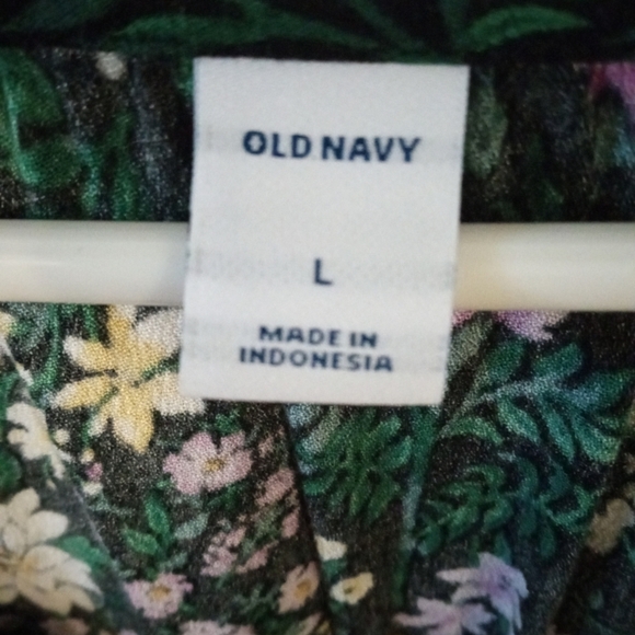 Romantic Floral Top Old Navy Long Sleeve Peek a Boo Neckline Lightweight L Girly - Picture 2 of 8